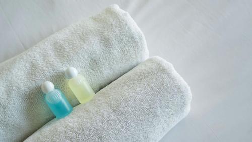 two bottles ofodorizers sitting on top of a couch at Blue Mist Motel Florence in Florence