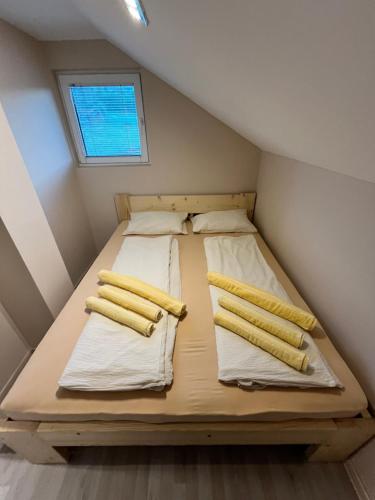 a bed in a small room with towels on it at Dolina Lopatnice in Bogutovac