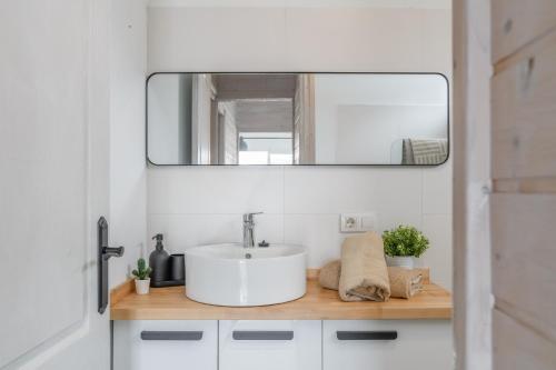 a bathroom with a sink and a mirror at Suite Junior Amanecer in Mácher