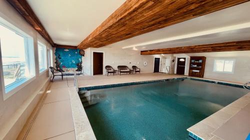 a swimming pool in a house at The Sandcastle Beachfront Hotel in Lincoln City