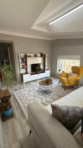 a living room with a couch and a tv at Peribacası Manzaralı Modern Daire 2 in Ürgüp