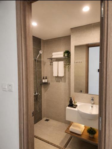 a bathroom with a sink and a shower at Ocean Nest - 2BR Apartment in Ocean Park in Gia Lâm Pho