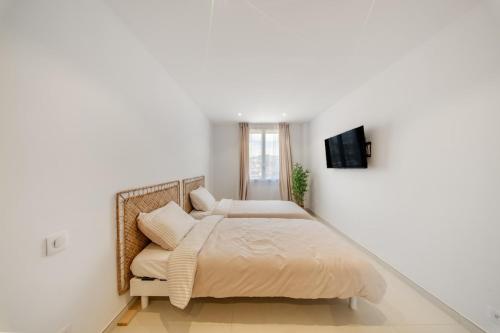 3 bedrooms, air conditioning, parking in Cannes
