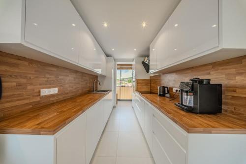 3 bedrooms, air conditioning, parking in Cannes