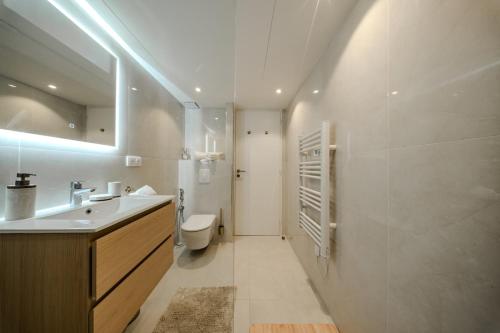 3 bedrooms, air conditioning, parking in Cannes