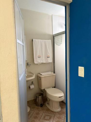 a bathroom with a white toilet and a sink at Portal de José - Hotel Boutique in Ciudad Valles