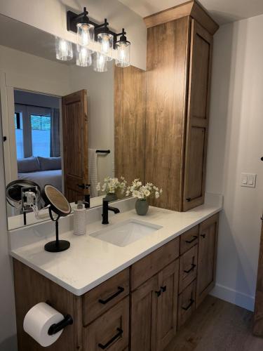 a bathroom with a sink and a mirror at Hungry Horse Farmhouse in Hungry Horse