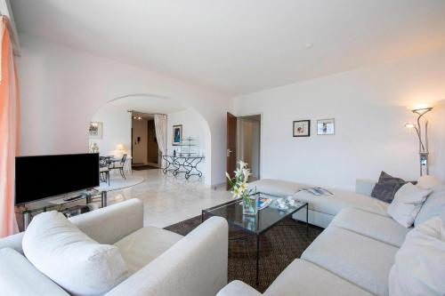 Casa Monti Belvedere with Pool + Terrace Dining - Happy Rentals