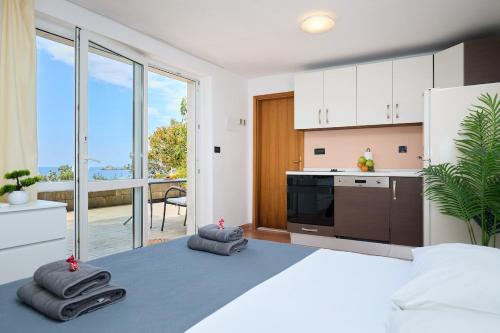 Studio Apartment-The View