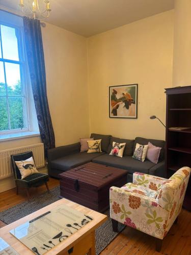 Charming Old Schoolhouse Apartment in Dean Village photo 4