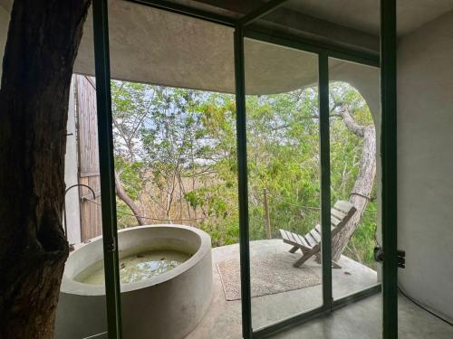 a bath tub in a room with a window at Casa Lai in Mazunte