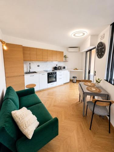 Charmant appartement au cœur de Cannes, proche Palais et Croisette, piscine et mer à 1 min