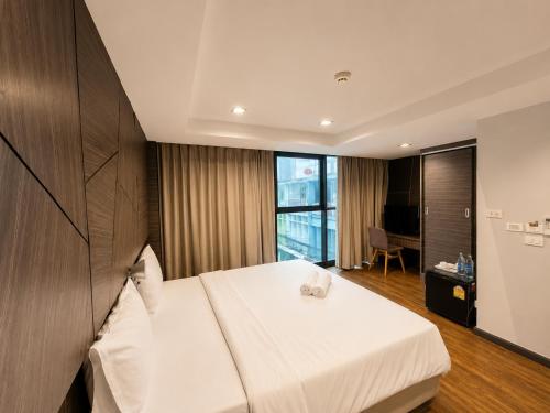a bedroom with a large white bed in a room at H2 Hotel in Bangkok