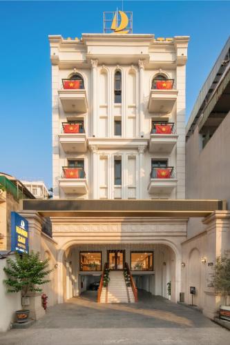 Hanoi Sail Hotel — Property building