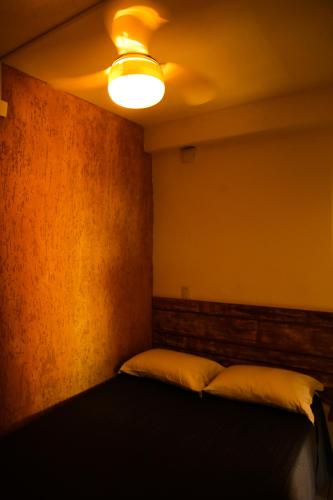 a room with a bed and a light on the ceiling at Casas 2 Terrace in Laguna