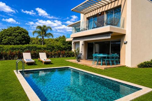 Contemporary luxury villa in Antibes 3 bedrooms 6 guests Pool & parki