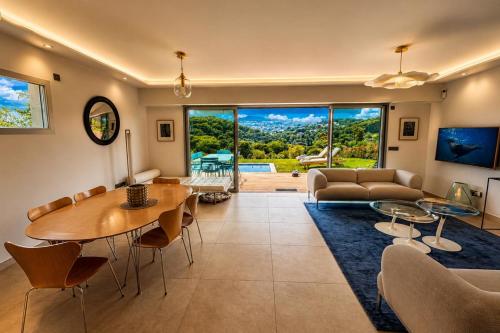 Contemporary luxury villa in Antibes 3 bedrooms 6 guests Pool & parki