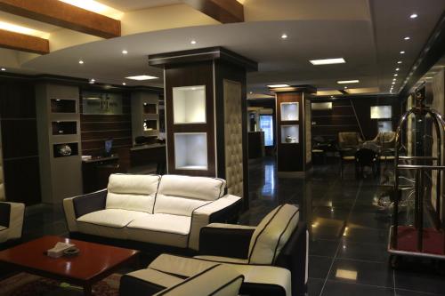 Гостиная зона в Al-Fakhamah Hotel Apartments - Families Only