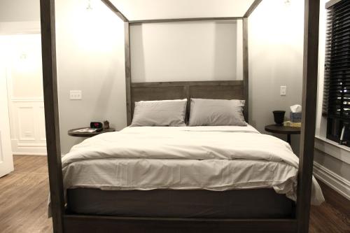 Ένα ή περισσότερα κρεβάτια σε δωμάτιο στο The Plainfield Inn