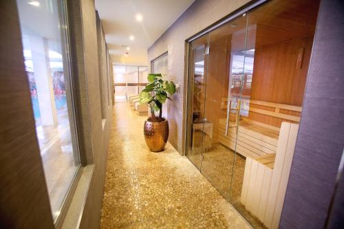 a hallway with a vase with a plant in it at Van der Valk Hotel Akersloot / A9 ALKMAAR in Akersloot