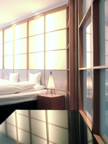 Postel nebo postele na pokoji v ubytování RomanticHOTEL Goldener Karpfen