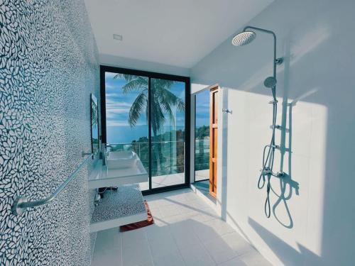 a bathroom with a shower and a sink and a window at Villa Valentin in Salad Beach