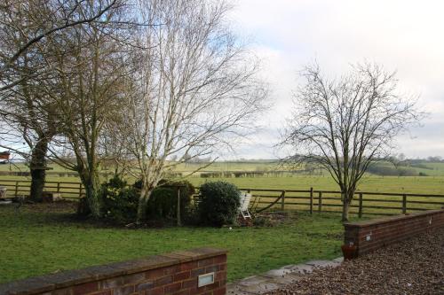 A garden outside The Stables B&B @ Pear Tree Cottage 