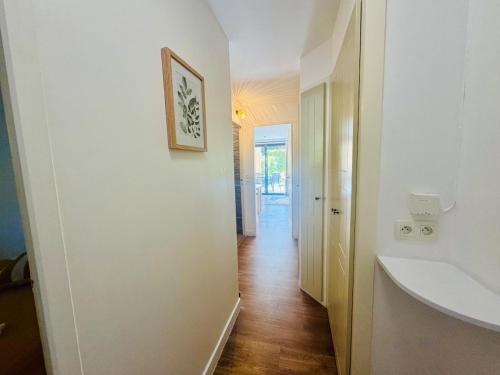 Beautiful 2-bedroom apartment - pool - private park - tennis