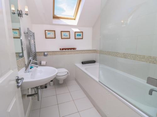 a bathroom with a sink and a tub and a toilet at Delaware M2 in Yarmouth