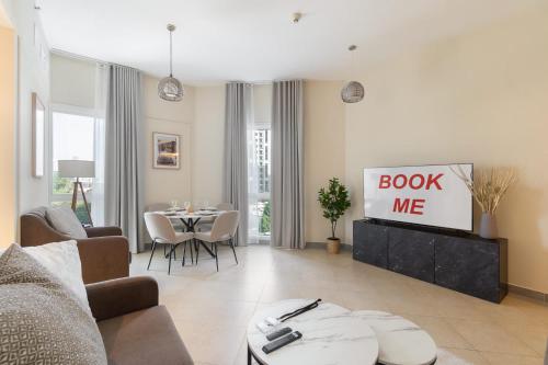 Free housekeeping visits during your stay - StayShort - Contemporary 2-Guest Apartment in Barsha Heights