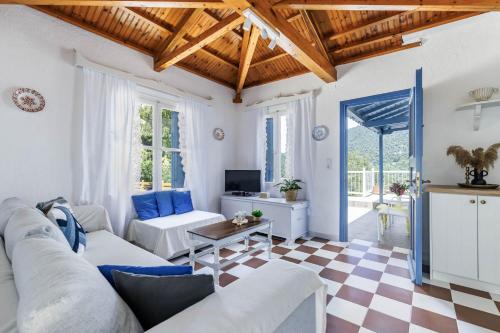 The Blue Cottage - Family friendly and peaceful