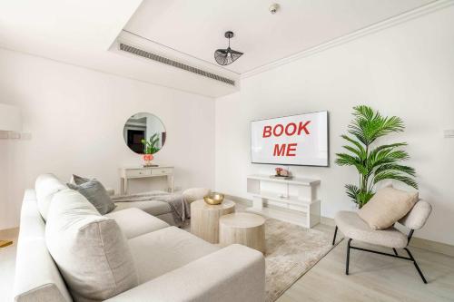 Free housekeeping visits during your stay - StayShort - Stylish 2-Bedroom in JLT That Sleeps 6 Comfortably