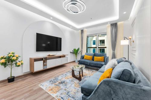 Free housekeeping visits during your stay - StayShort - High-Floor 1 Bedroom in Dubai Marina that Sleeps 3