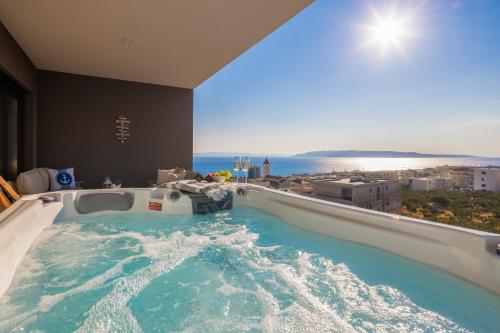 Seaview Apartment w Hot Tub Makarska - ADULT ONLY