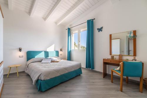 a bedroom with a bed and a desk and a mirror at Moon - Rooms in Quartu SantʼElena