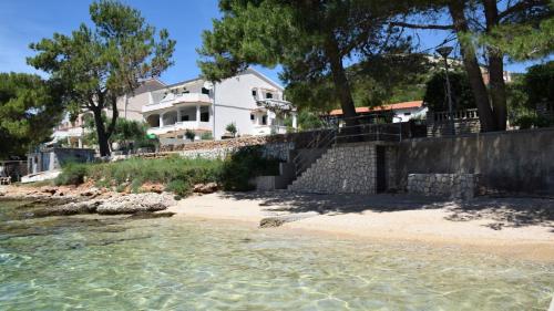 Apartman Ana Pag by Villas Guide