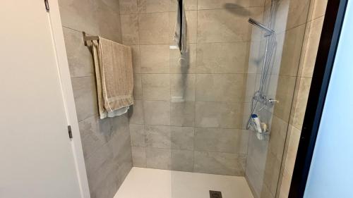 a bathroom with a shower with a glass door at Villa Titulabo in Orba