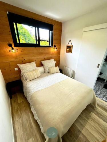 a bedroom with a large bed with a window at Casa Tagomago in Andernos-les-Bains