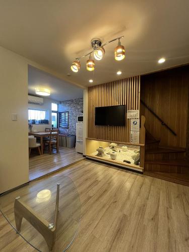 雅 Private Entire House, Sleeps 11, Direct Access to Kansai Airport, 5-Min Walk to Tengachaya Station, Close to Namba & Shinsekai!