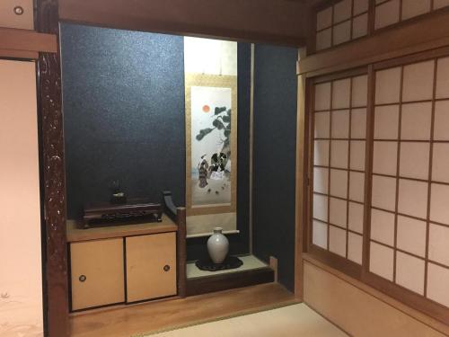 雅 Private Entire House, Sleeps 11, Direct Access to Kansai Airport, 5-Min Walk to Tengachaya Station, Close to Namba & Shinsekai!