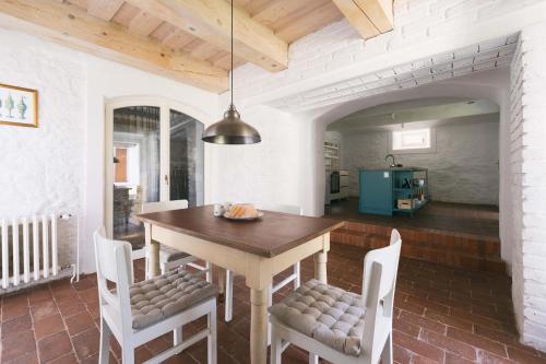 Rabi Lodge - Design Stay in Former Synagogue