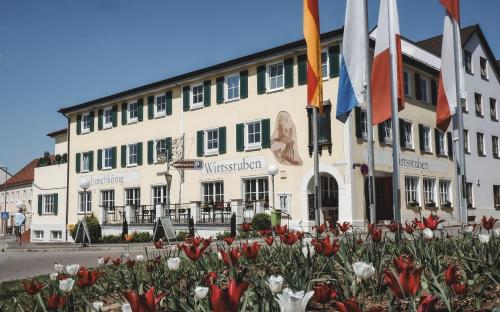 a building with red and white flowers in front of it at Romantik Hotel Hirschen in Parsberg