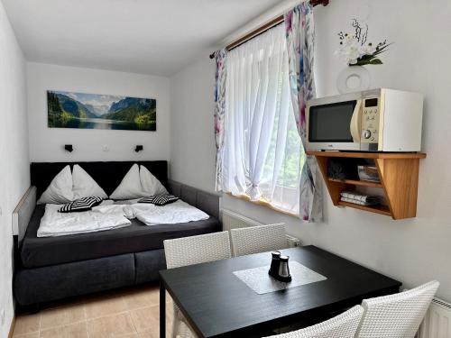 a small living room with a couch and a table at Ferienwohnung Petritz in Velden am Wörthersee