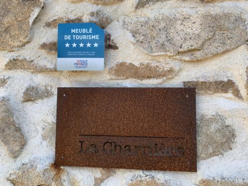a plaque on a stone wall with a sign at La Charnière Chadalais in Chadalais