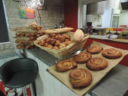 a counter with a bunch of bread and pastries at Camping 3 étoiles - Piscine - ccbgaci in Illiers