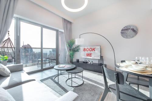 Free housekeeping visits during your stay - StayShort - Contemporary 1BR in JLT with Gorgeous Views