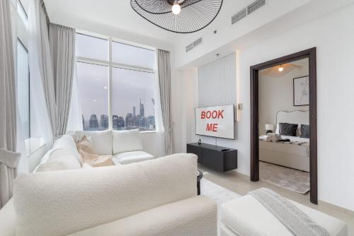 Free housekeeping visits during your stay - StayShort - Sophisticated 1-Bedroom With Skyscrapers View at Botanica Tower