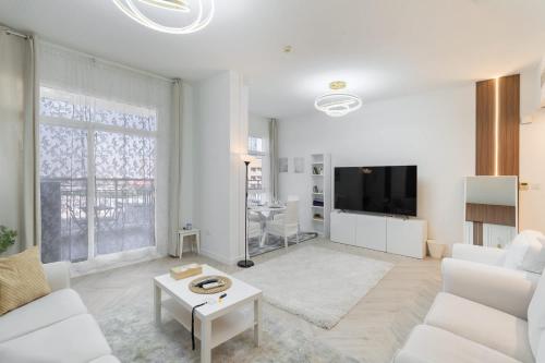 Free housekeeping visits during your stay - StayShort - Comfortable 2BR Stay in Liwan Sleeps 6