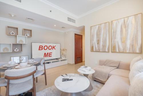 Free housekeeping visits during your stay - StayShort - 1 Bedroom Apartment in the Heart of Dubai Marina