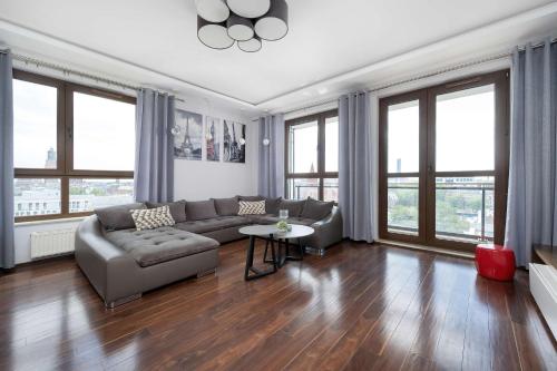 Apartment with a River View Near the Old Town by Renters Prestige